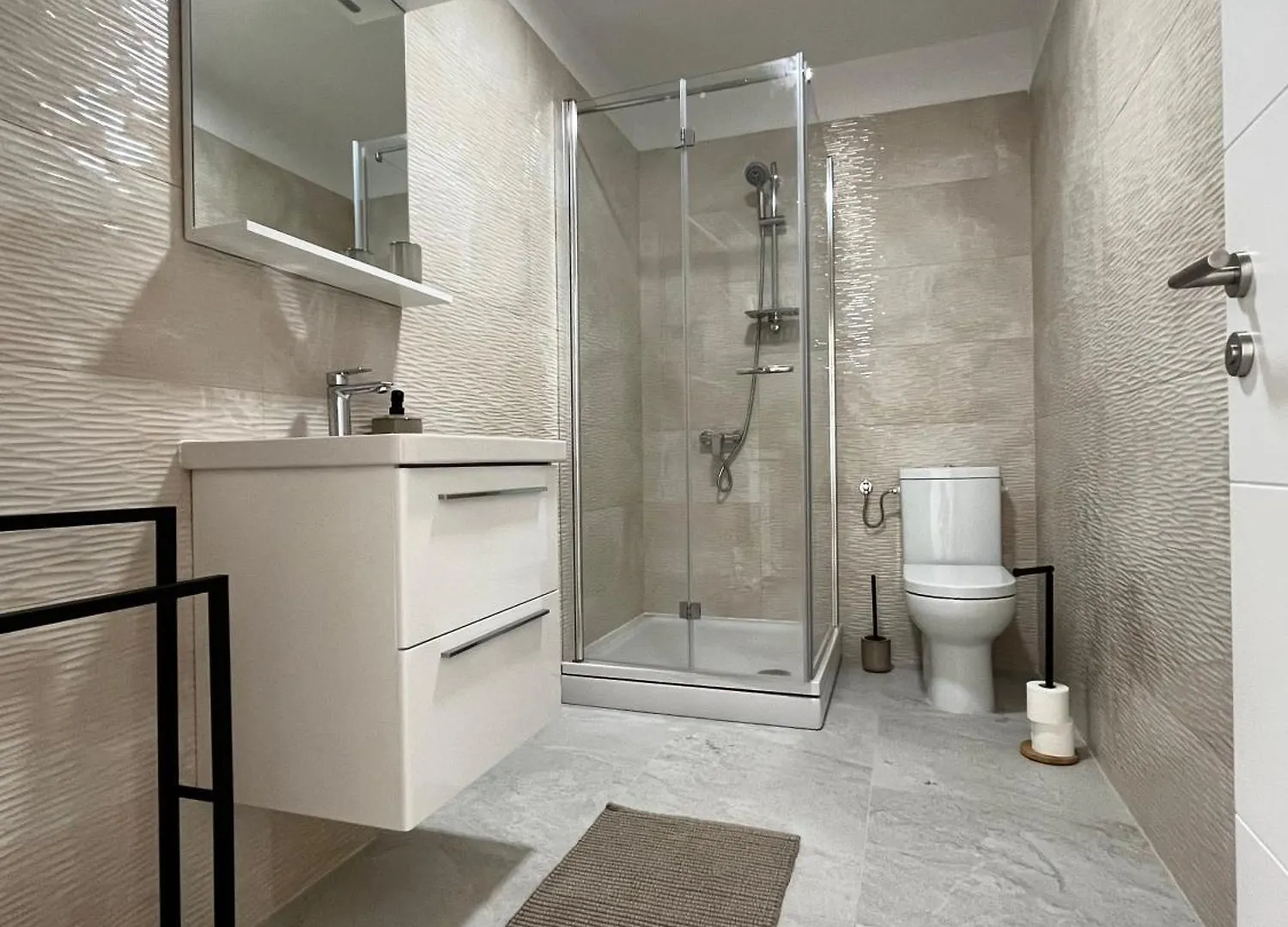 D&M Apartments 0*, Palit