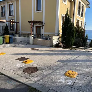 Apartment Grosszuegiges Direkt Am Mit Eigenem Pool - Povile