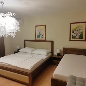  Apartment Am
